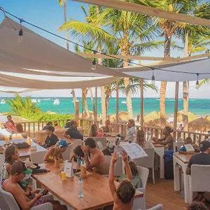 Vacation With Rooftop Pool, Beach Club, Restaurants - Playa Los Corales Hotel